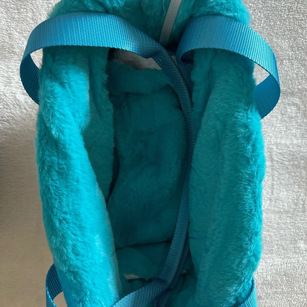 Blue and White Dog Travel Carrier with Durable Design